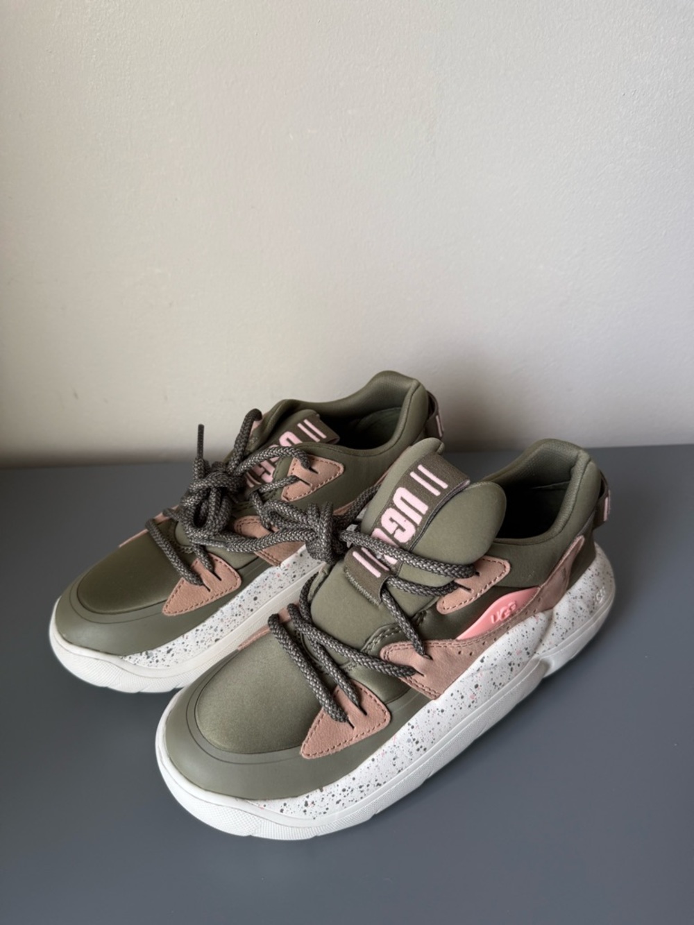 UGG Women's LA Cloud Lace sneakers
